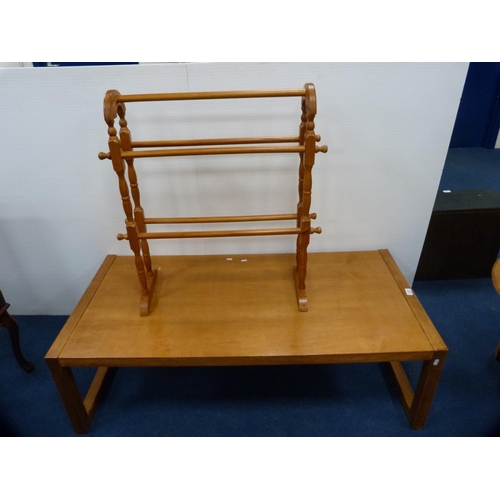 425 - Retro-style coffee table and a modern towel rail.  (2)