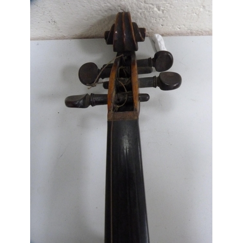 59 - Antique violin.