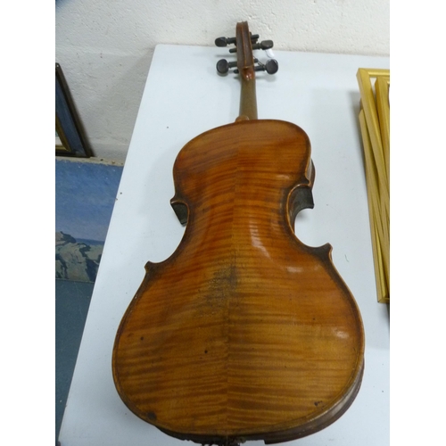 59 - Antique violin.