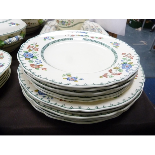 6 - Copeland Spode Strathmere 'Royal Jasmine' pattern dinner set to include tureens and ashets.