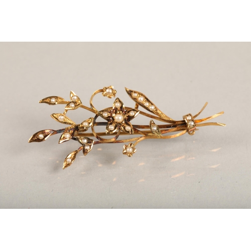 85 - 9ct gold seed pearl set brooch