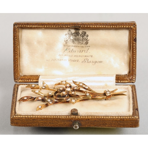 85 - 9ct gold seed pearl set brooch