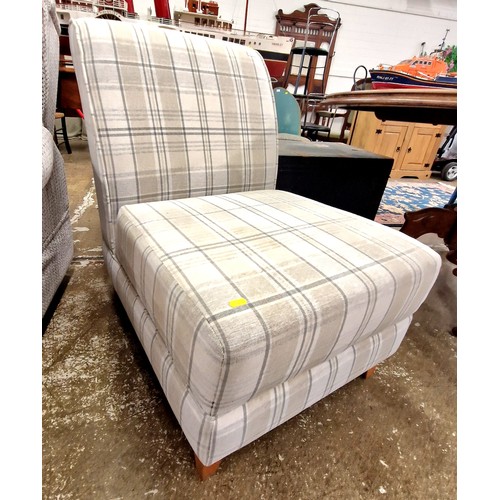 699 - Upholstered lounge chair