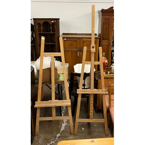 659 - Two wooden artists easels