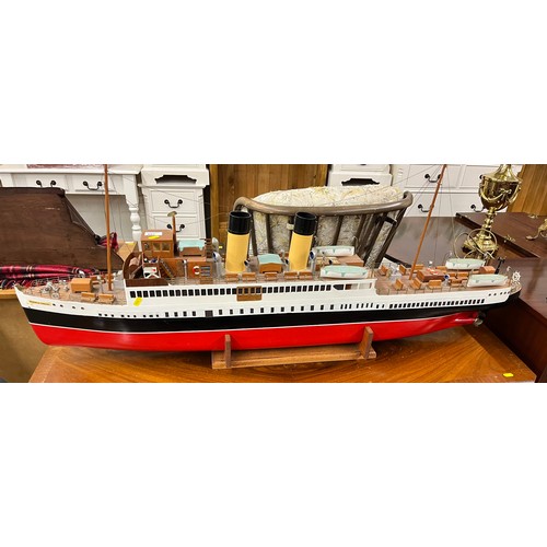 667 - Duchess of Hamilton scale model boat approx. 130cm long