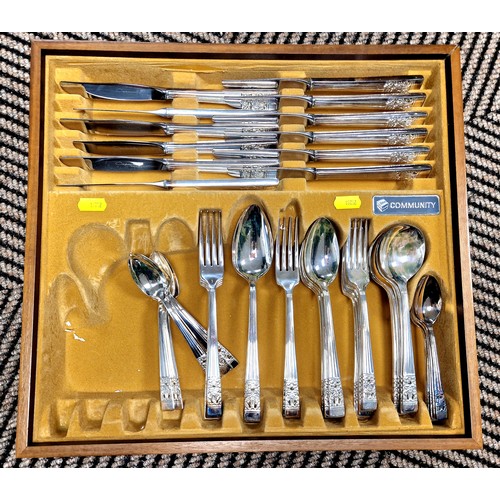 374 - Plated canteen of cutlery