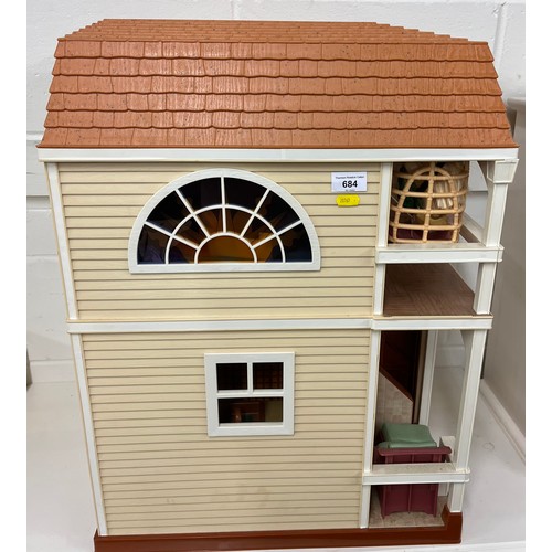 684 - Hannah Montana doll play house, contains accessories and two dolls