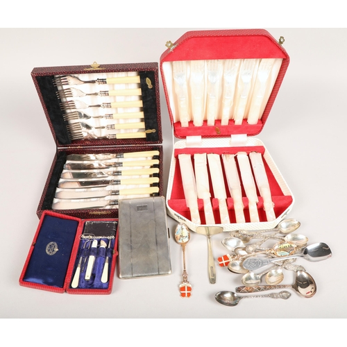 353 - Assorted cased cutlery