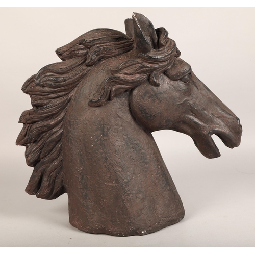 526 - Large horse bust. 48 cm high