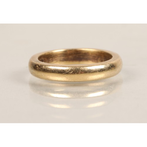 138 - 9ct gold band6 grams