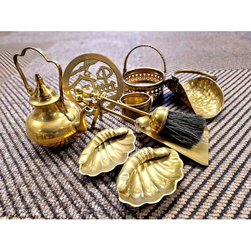 402 - Brass items