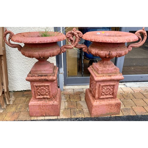 542 - Pair of large wrought iron urns, 97 cm high (2)