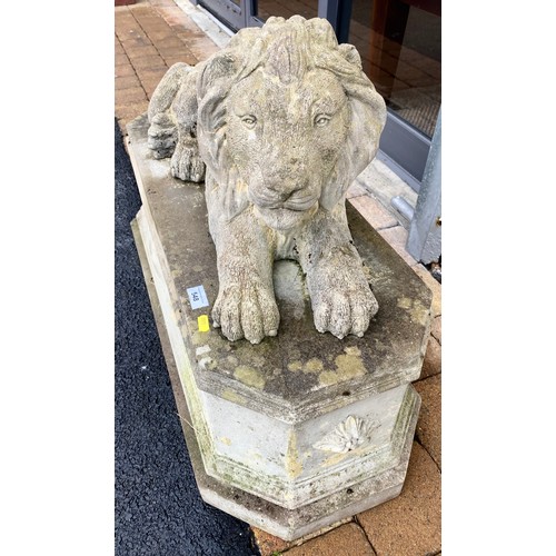 548 - Pair of Neo classical style garden lions, 66 cm high (2)