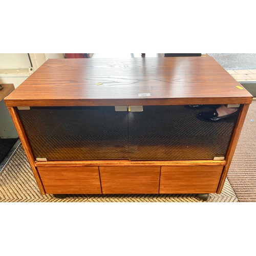 553 - Contemporary tv unit on casters, 53 x 77 x 43 cm