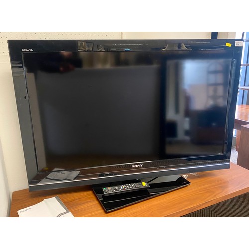 556 - Bravia Sony KDL 40W 5710LCD Digital colour TV with remote