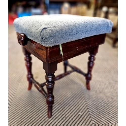 578 - Adjustable piano stool