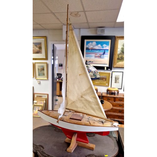 591 - Pond yacht on stand, 119 cm high