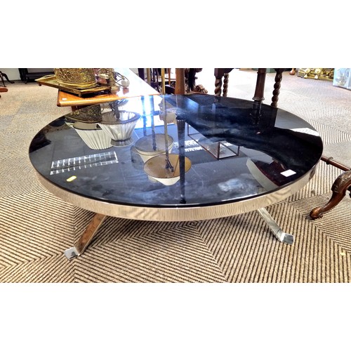 592 - Large round contemporary chrome and glass topped coffee table, 111 cm diameter