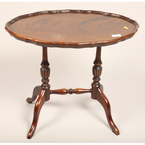 525 - Scalloped mahogany wine table 52 cm high