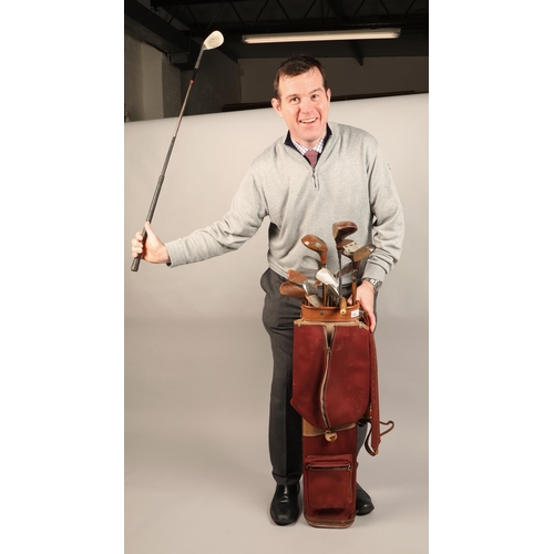 532 - Vintage golf bag and clubs