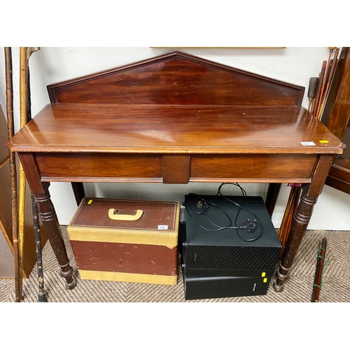 536 - Victorian mahogany hall table, 94 cm high