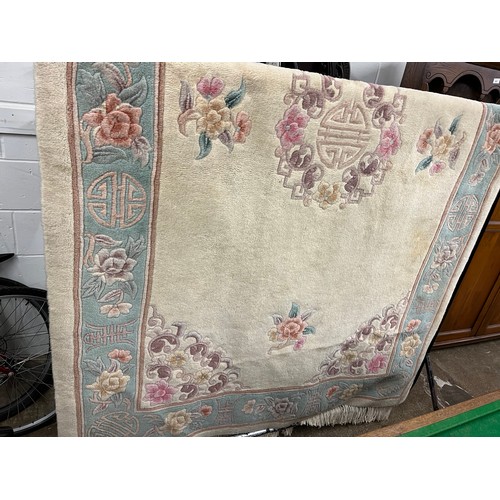 711 - Chinese woollen rug