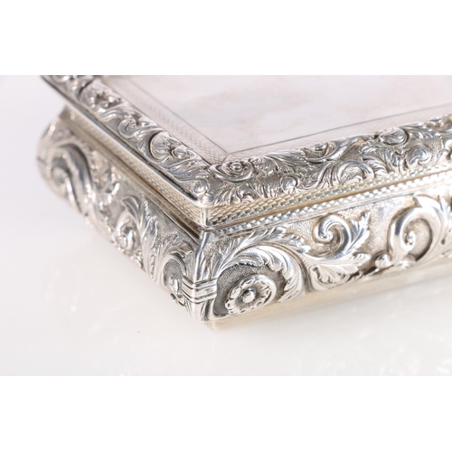 43 - William IV antique parcel gilt silver table snuff box of heavy gauge and large proportions, cushione... 