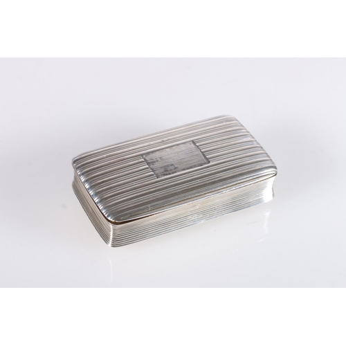 61 - Georgian antique parcel gilt silver snuff box of rectangular form, the body with reeded decoration, ... 