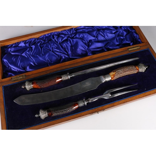 88 - Walker and Hall horn handled carving set in oak case. 