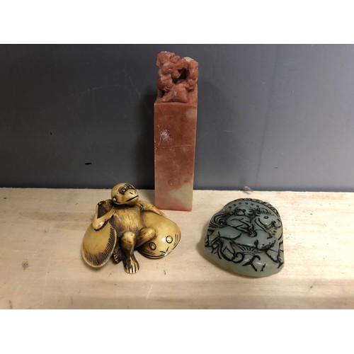 169A - Soap stone seal, resin netsuke, green carved stone (3)