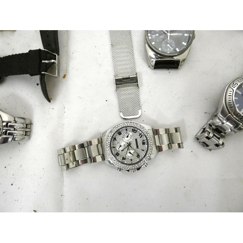 100 - Various fashion watches to include Michel Kors, Fossil, Ben Sherman etc.