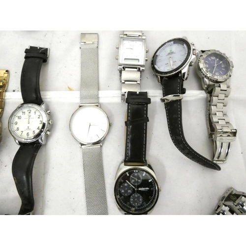 100 - Various fashion watches to include Michel Kors, Fossil, Ben Sherman etc.