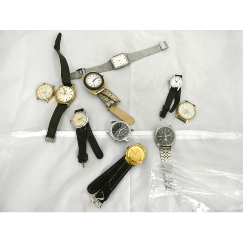 74 - Bag of manual wind watches to include Seiko, Timex, Smiths etc.