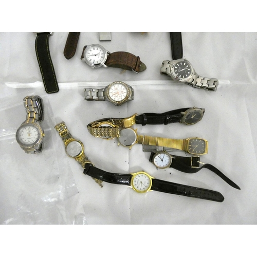 78 - Large bag of men's watches to include Fossil, Citron, Hendon, Sekonda etc.