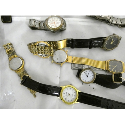 78 - Large bag of men's watches to include Fossil, Citron, Hendon, Sekonda etc.