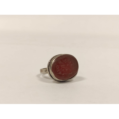 102 - Antique Middle Eastern ring with inscribed carnelian in silver, probably 18th/19th century.