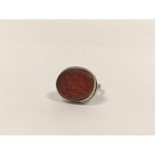 102 - Antique Middle Eastern ring with inscribed carnelian in silver, probably 18th/19th century.