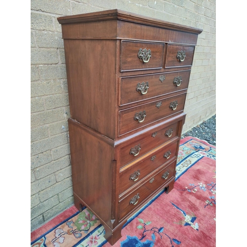 426 - Small mahogany chest on chest in the Georgian style, on bracket feet. 116cm high, 68cm wide, 41cm de... 