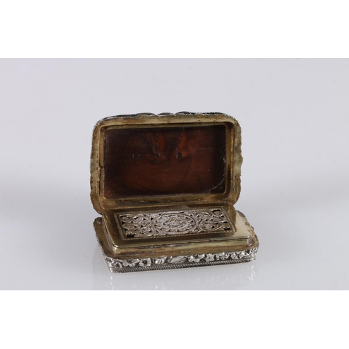 84 - Georgian parcel gilt silver vinaigrette of rectangular form, the lid with inset yew wood burr panel ... 