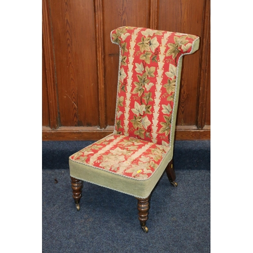 524 - Victorian prie-dieu prayer chair upholstered in green and red floral patterned needlework fabric, ra... 