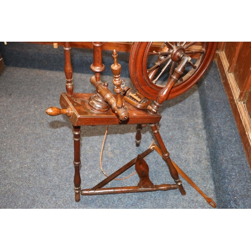 522 - James McInory spinning wheel, the body stamped 'Jas McInory', 85cm tall.