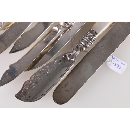 20M - Set of six Italian 800 grade silver fish or fruit knives with mask terminals, an ornate silver tride... 