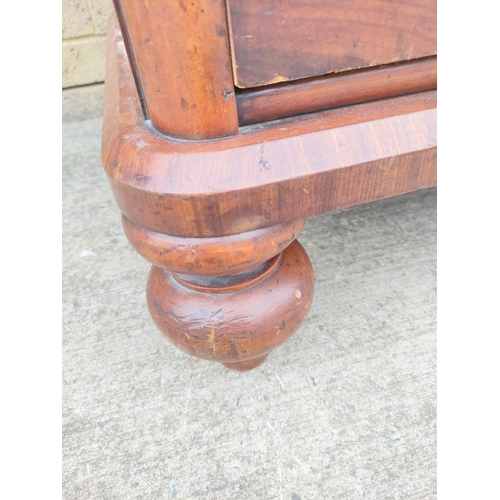 398 - Victorian mahogany chest of drawers with two small drawers above four long graduated drawers with tu... 