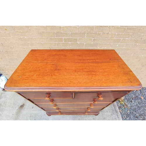 398 - Victorian mahogany chest of drawers with two small drawers above four long graduated drawers with tu... 