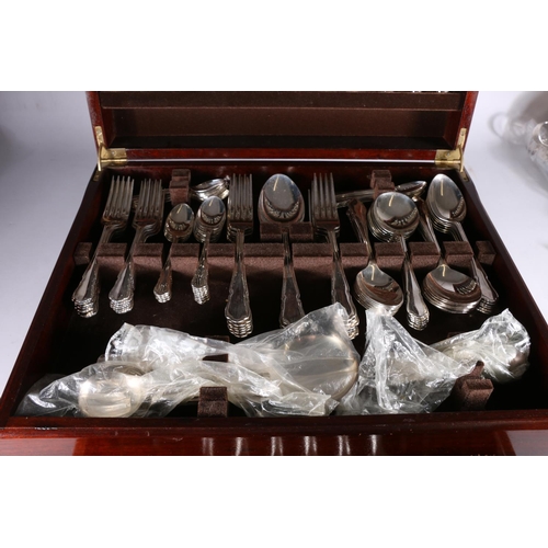 20U - Sheffield A1 silver plated flatware held in stained mahogany canteen. 