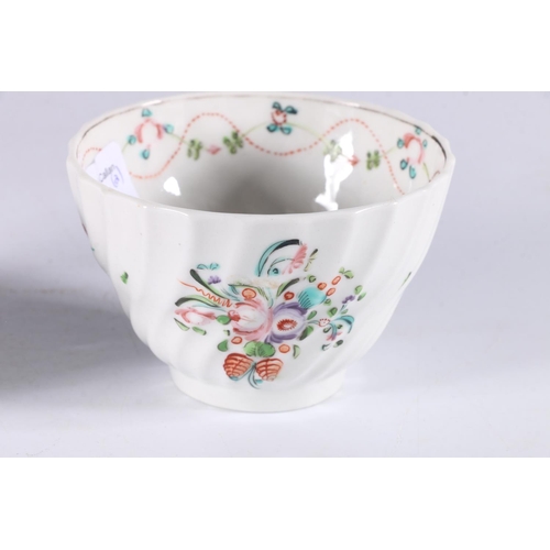 450 - Two antique English porcelain tea bowls, 8.5cm diameter. (2)