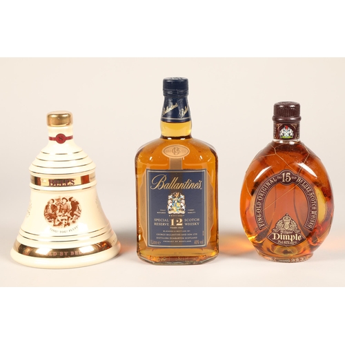 835 - Bells blended Scotch whisky Christmas decanter 2008, 70cl, 40% vol with cardboard box Ballantines Sc... 