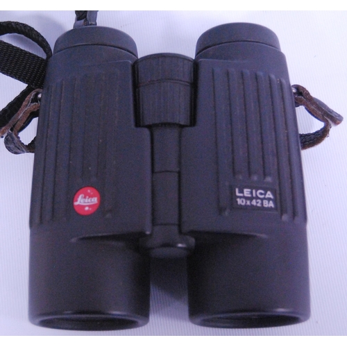 318 - Pair of Leica 10x42 BA binoculars, 13.5cm high.