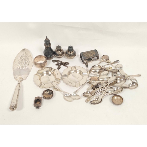 144 - Silver fish slice, 1798 and a quantity of spoons and other silver items. 890g gross