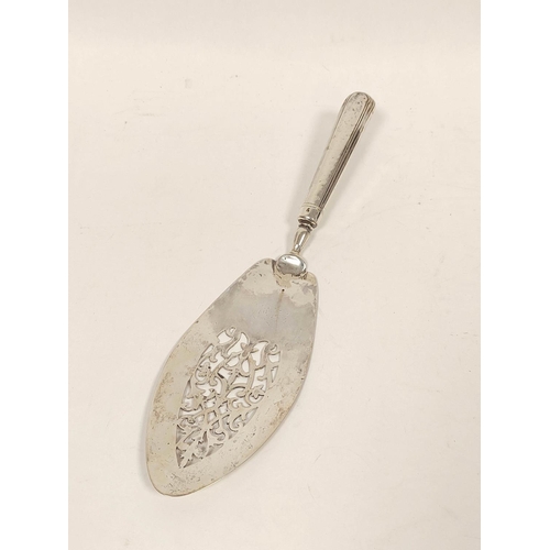 144 - Silver fish slice, 1798 and a quantity of spoons and other silver items. 890g gross